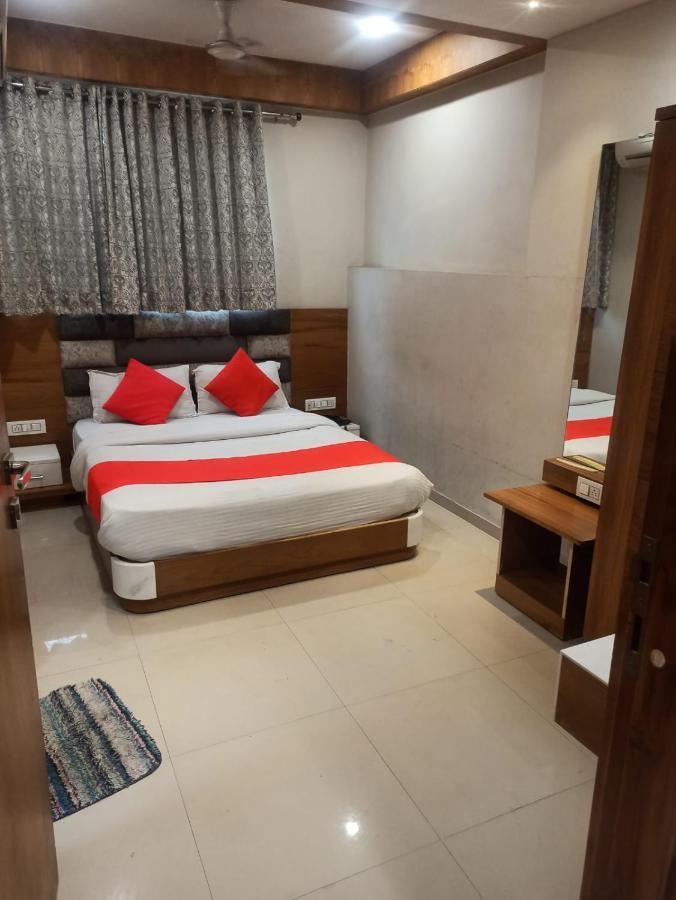Hotel Madhav Villa アーメダバード エクステリア 写真