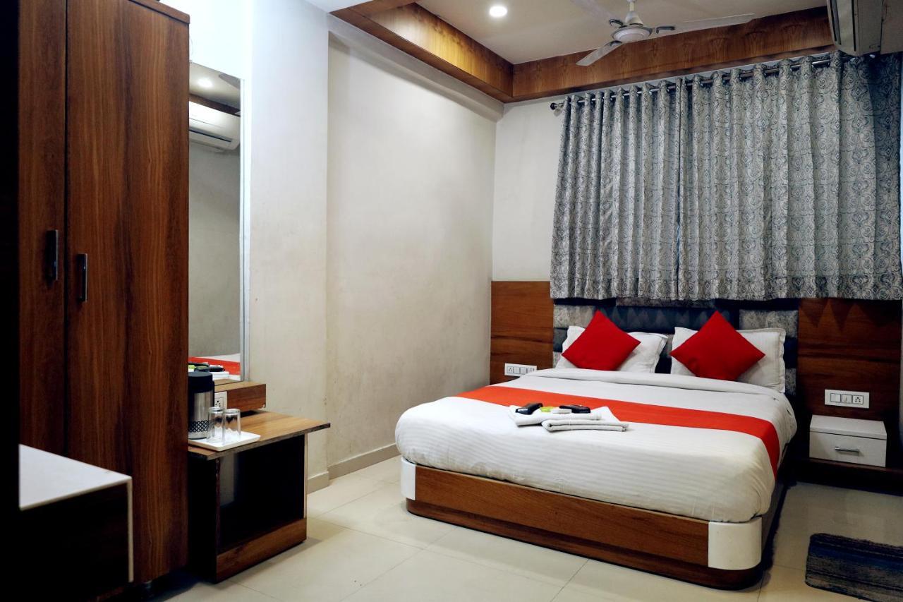 Hotel Madhav Villa アーメダバード エクステリア 写真