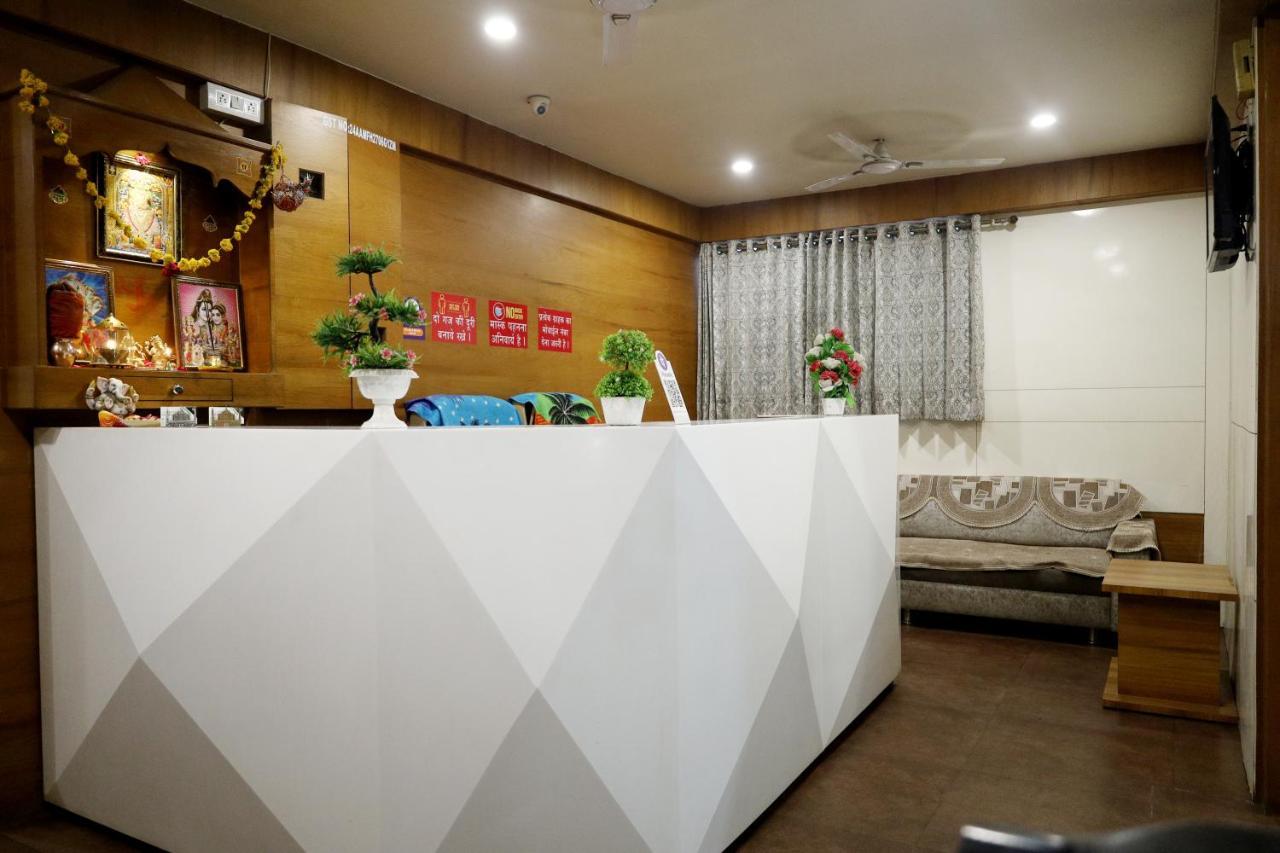 Hotel Madhav Villa アーメダバード エクステリア 写真