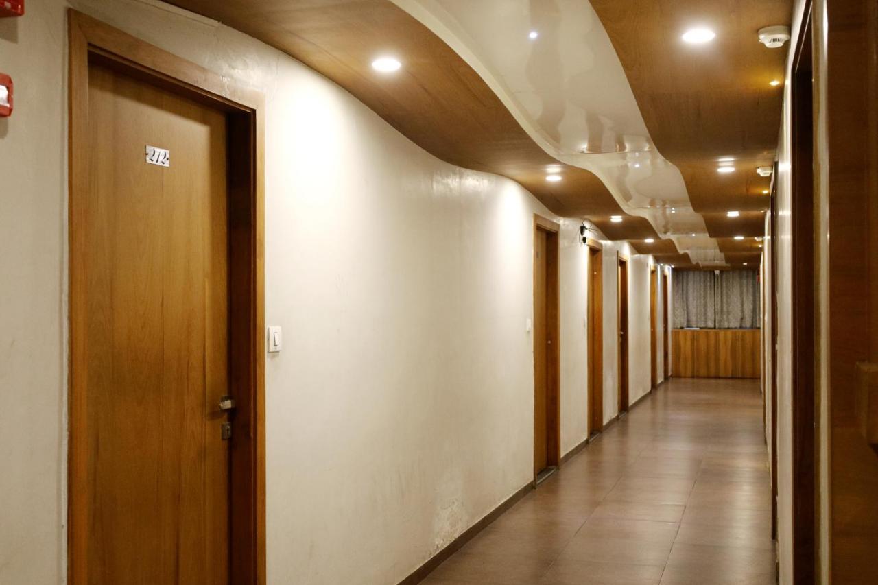 Hotel Madhav Villa アーメダバード エクステリア 写真