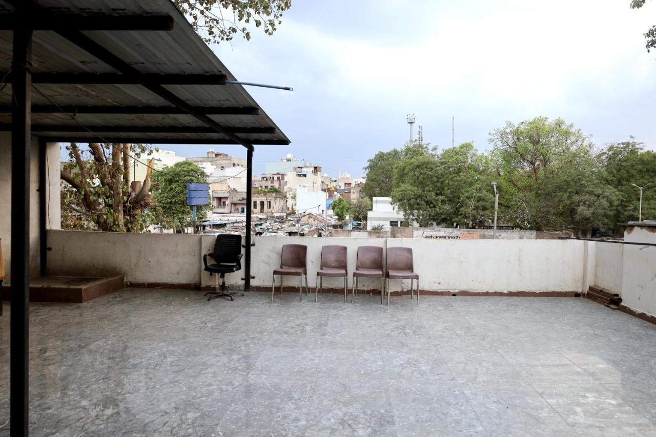 Hotel Madhav Villa アーメダバード エクステリア 写真